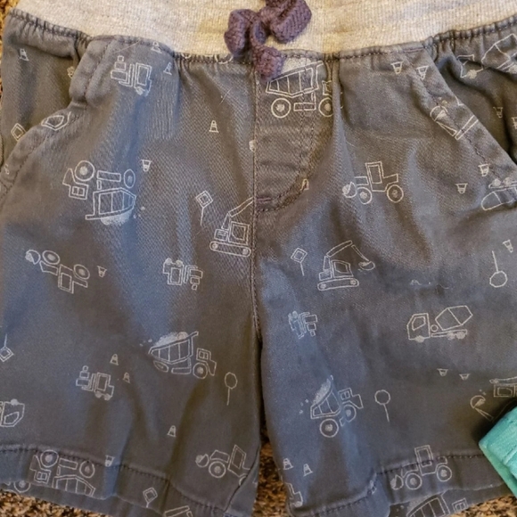 Shorts - Picture 4 of 4